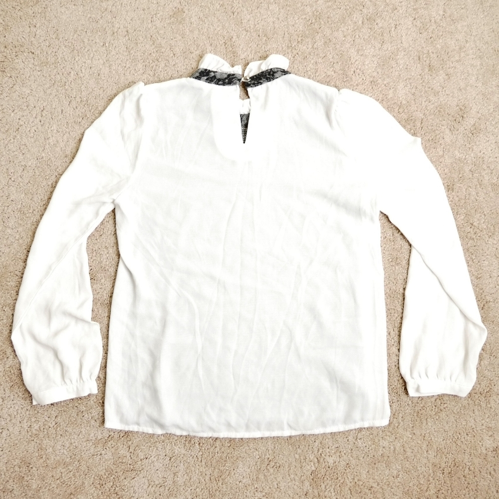 ⭐ 3/$15 ⭐ Cute long sleeve blouse - Picture 2 of 9